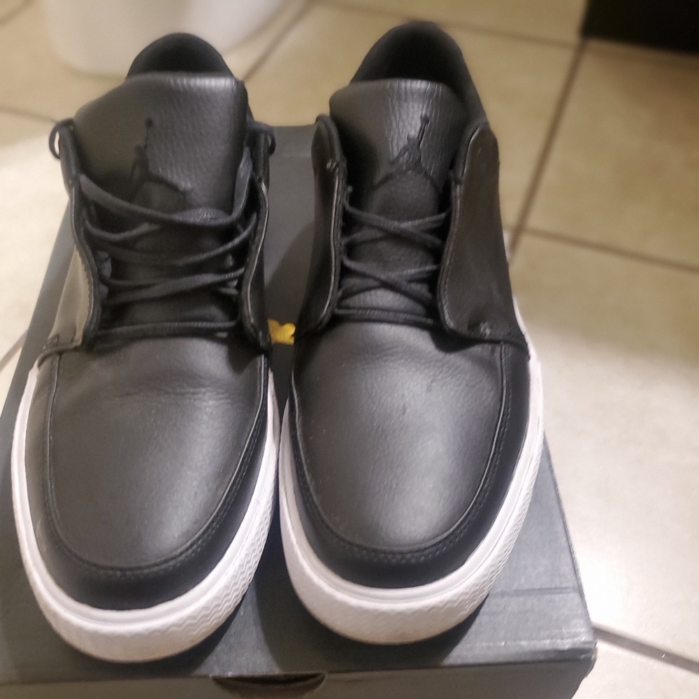 Air Jordan low top casuals